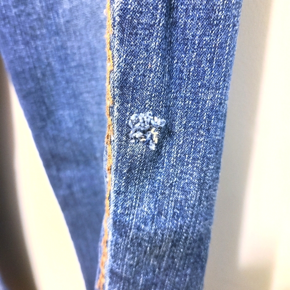 LRL Lauren Jeans Co. Denim Bootcut Floral Embroidered Blue Wash Mid-Rise Jeans - Picture 5 of 7
